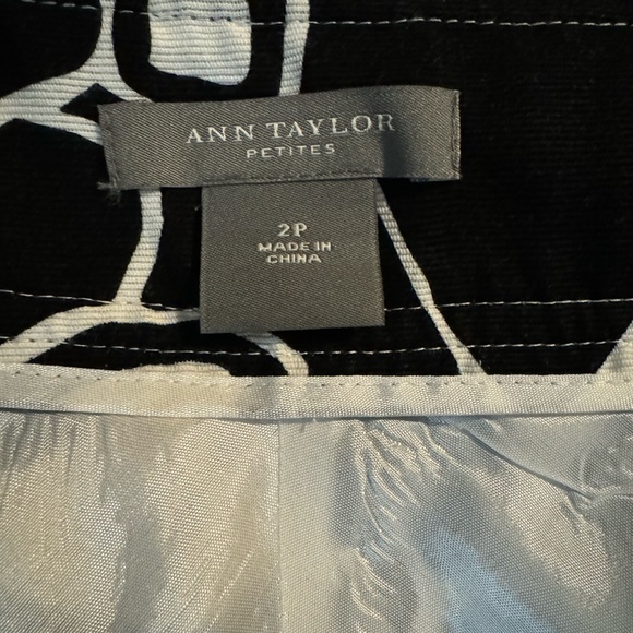 Ann Taylor Floral A-line Skirt in Size 2P - Picture 4 of 4